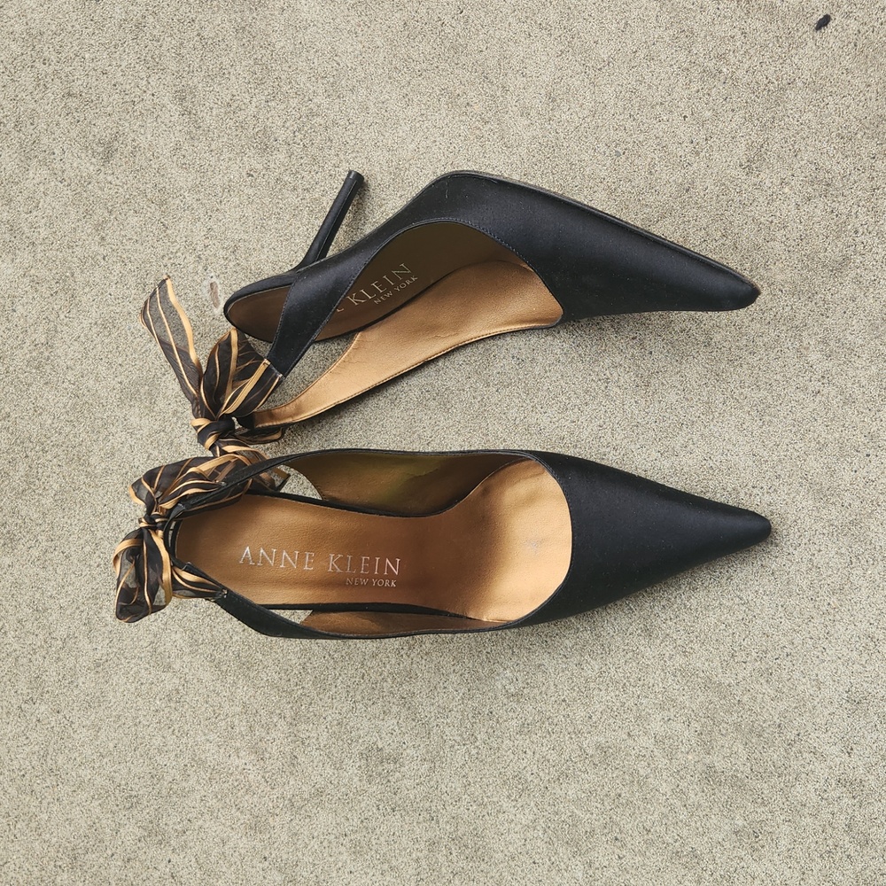Anne Klein Black Heels with Bow Accent